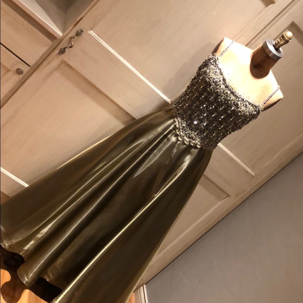 Vintage VICTORIA ROYAL Cinderella Dress